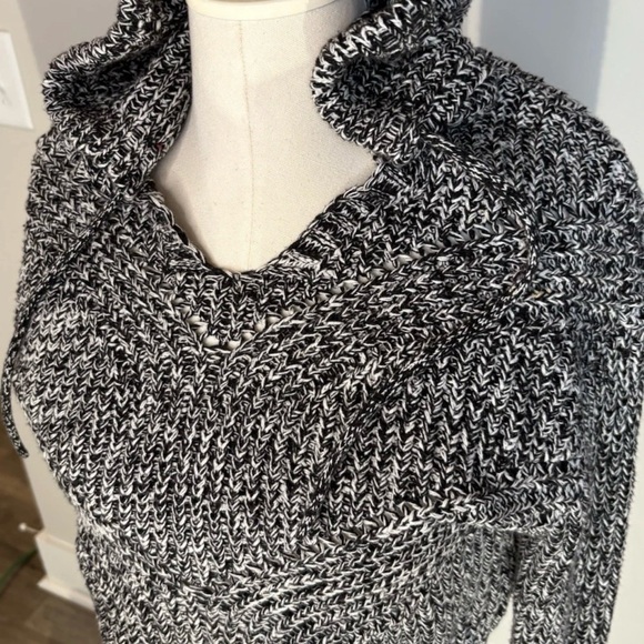 Aero Cropped Hooded Pullover Sweater Black White Small - Picture 2 of 8